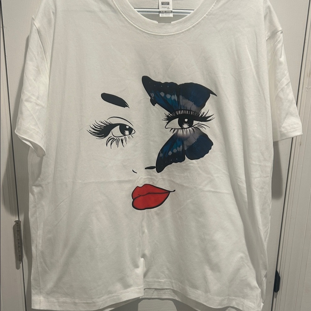 Gildan White Tee with Face and Butterfly Design - Picture 1 of 1